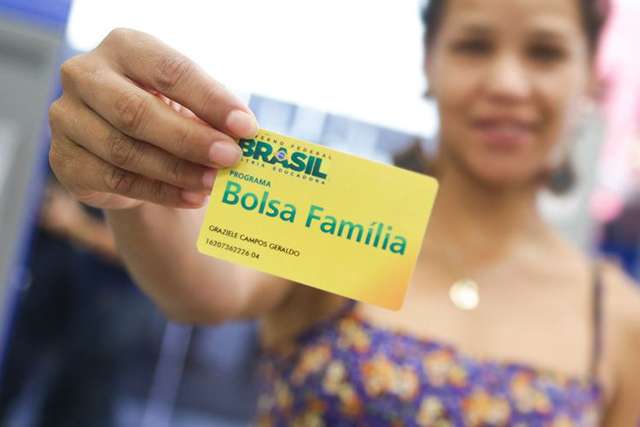 Governo federal amplia prazo de saques do Bolsa Fam&iacute;lia