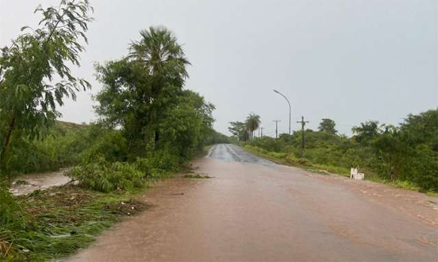 Em  4 horas, choveu 70% do esperado para dezembro em Corumb&aacute;