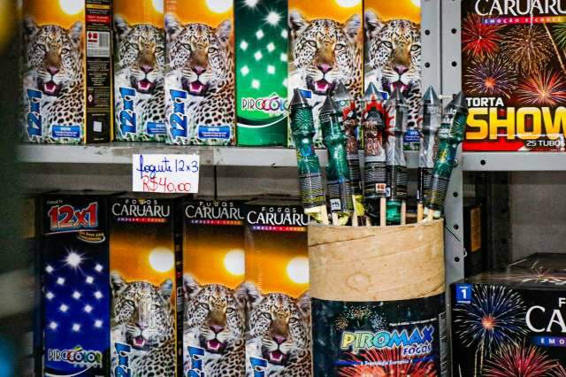Com pandemia, vers&atilde;o dom&eacute;stica para fogos de artif&iacute;cio s&atilde;o os mais procurados