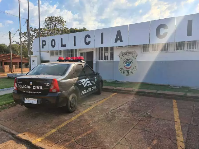 Dono de bar &eacute; levado &agrave; delegacia por descumprir toque de recolher 
