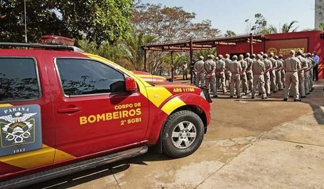 Bombeiros orientam popula&ccedil;&atilde;o sobre riscos de festas e feriado do Ano-Novo