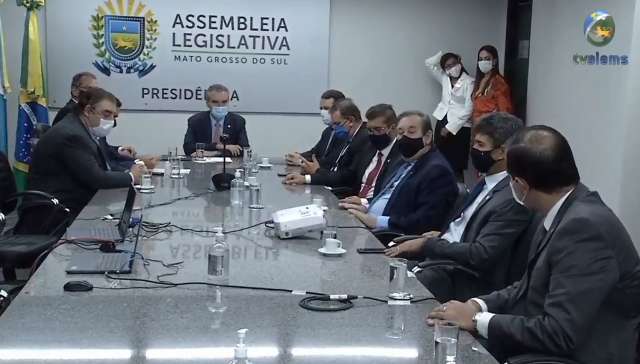 Mesa diretora reeleita toma posse para novo mandato na Assembleia