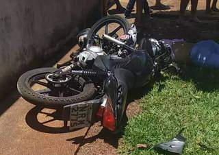 Dupla de moto mata homem e fere casal a tiros em frente de casa