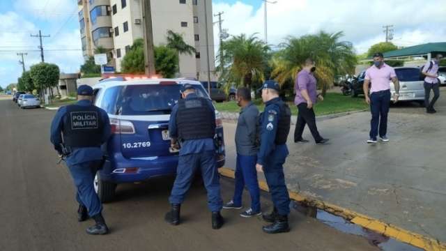Irm&atilde;o de vereador preso armado durante posse &eacute; liberado ao pagar fian&ccedil;a