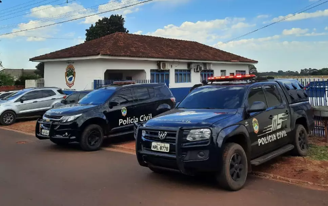 Jovem e adolescente de 15 anos s&atilde;o baleados enquanto andavam pela rua 
