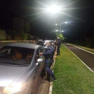 Na primeira noite de 2021, 180 pessoas s&atilde;o mandadas de volta para casa