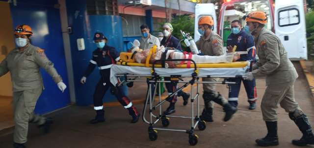 Capotagem de ve&iacute;culo mata idoso e deixa dois feridos no interior