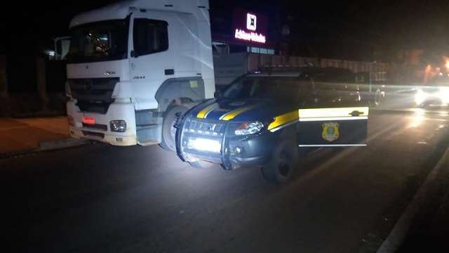 Casal &eacute; preso em MS com caminh&atilde;o roubado de policial civil em SP