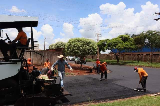 Obras de asfalto e drenagem no Parque dos Jequitib&aacute;s j&aacute; t&ecirc;m R$ 2,8 milh&otilde;es