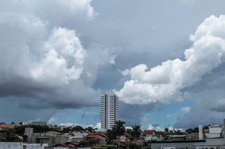 Chuva r&aacute;pida cai na regi&atilde;o central e Inmet emite alerta de temporal 