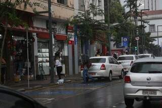 Mesmo com alerta, chuva pega muita gente desprevenida no Centro