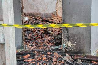 &ldquo;T&ocirc; queimando&rdquo;, gritava mulher que teve a casa destru&iacute;da em inc&ecirc;ndio