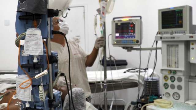 Sem vaga em UTIs, obstetr&iacute;cia e cirurgia, Santa Casa restringe pronto-socorro
