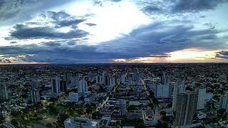 Pancada de chuva rápida derruba temperatura em cinco graus na Capital Pancada de chuva rápida derruba temperatura em cinco graus na Capital