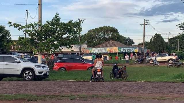 Comerciante &eacute; executado com 8 tiros na frente da esposa 