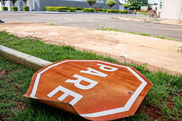 Sinaliza&ccedil;&atilde;o gasta ou escondida &eacute; risco dobrado em cruzamentos pela cidade
