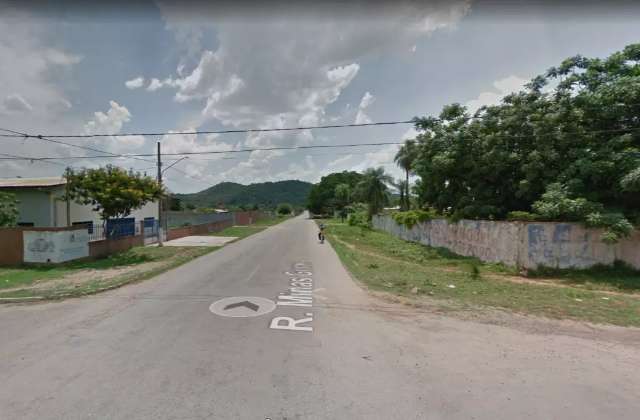 V&iacute;tima do golpe, homem &eacute; amarrado e amorda&ccedil;ado sob a mira de arma