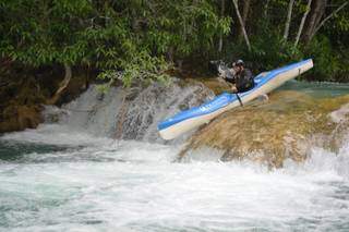 Flávio remando em rio de Bonito (Foto: Arquivo Pessoal)