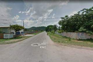 V&iacute;tima do golpe, homem &eacute; amarrado e amorda&ccedil;ado sob a mira de arma