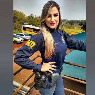Já Camila trabalha como guarda municipal em Dourados (Foto: Arquivo Pessoal)