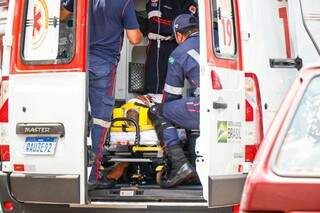 Ap&oacute;s &#039;fechada&#039;, dois idosos ficam feridos em colis&atilde;o na avenida Gury Marques