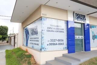 A clínica Doutor Hérnia fica localizada na Rua João Akamine, 505, bairro Santa Fé. (Foto: Paulo Francis)