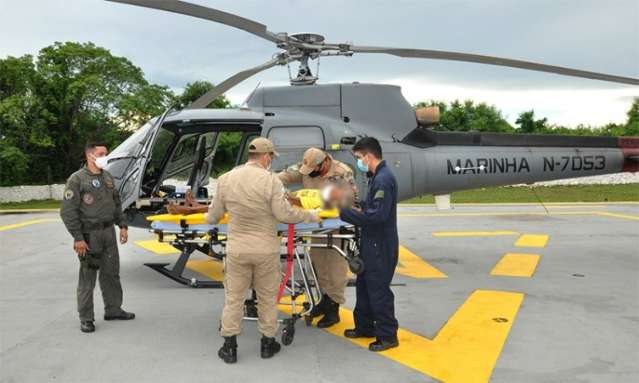 Idosa &eacute; socorrida em helic&oacute;ptero da Marinha de &aacute;rea de dif&iacute;cil acesso em Corumb&aacute;