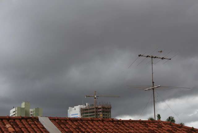 Depois do sol, ventania anuncia chuva com alerta de temporal