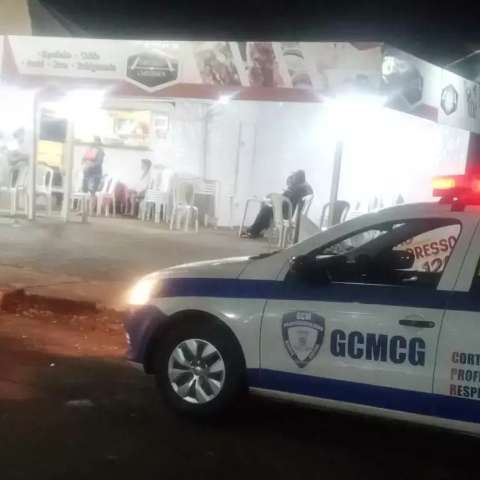 Fiscaliza&ccedil;&atilde;o flagra mais de 160 pessoas fora de casa e fecha 26 estabelecimentos
