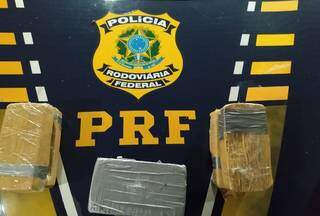 Mulheres s&atilde;o presas com coca&iacute;na &quot;colada&quot; ao corpo com fita adesiva 