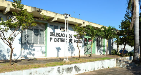 Em atentado, homem morre e crian&ccedil;as levam tiros