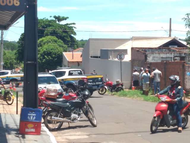 Motociclista morre depois de colidir em muro sem frear