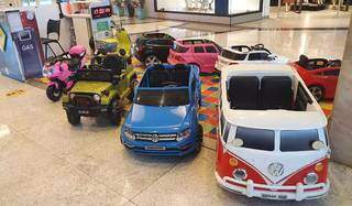 Os mini carros são uma oportunidade da criançada &#34;dirigir&#34; pelo shopping na maior diversão (Foto: Divulgação/Bosque dos Ipês)