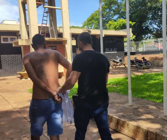 Traficante &eacute; preso  com droga escondida em panela de press&atilde;o 