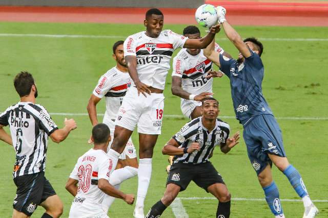 Com time reserva, Santos surpreende e vence o l&iacute;der S&atilde;o Paulo no Morumbi