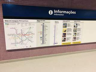 O mapa com as linhas do metrô na parede e nenhum funcionário para tirar dúvida, seu passeio pode virar uma aventura no metrô de São Paulo (Foto: Paulo Nonato de Souza)