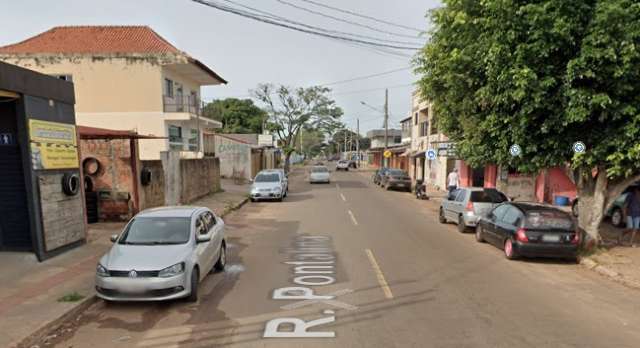 Homem arrastado por 15 metros em carro fica ferido e sem 2 dentes