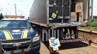PRF apreende 340 mil ma&ccedil;os de cigarros escondidos em carga de repolhos