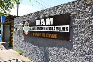 Mulher denuncia professor 22 anos depois de estupro Mulher denuncia professor 22 anos depois de estupro