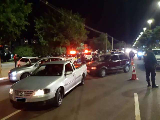 Fechando no fim de semana fiscaliza&ccedil;&atilde;o aborda 100 pessoas  nas ruas da Capital