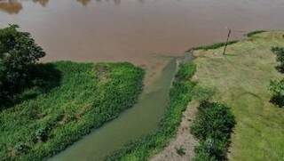 Líquido verde em água do Rio (Divulgação/PMA)