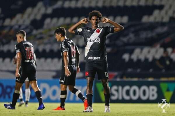 Vasco vence cl&aacute;ssico, respira na briga contra o rebaixamento e afunda o Botafogo