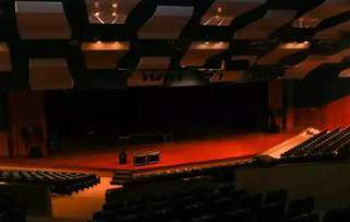 Auditório principal do Centro de Convenções, onde está programada posse da nova diretoria do TJMS. (Foto: Arquivo)