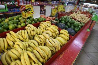 Quilo da banana nanica a R$ 6,90 em mercado no bairro Tiradentes. (Foto: Paulo Francis)