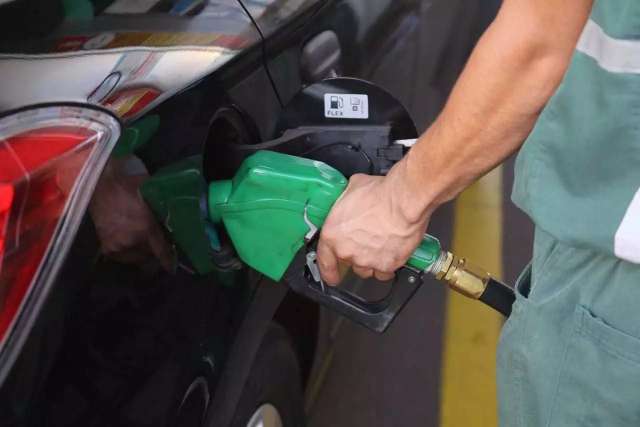 Pre&ccedil;o da gasolina vai de R$ 4,57 a R$ 4,96 na Capital, veja mapa