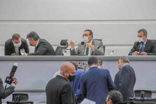 Presidente da Câmara, Carlos Augusto Borges, durante a sessão (Foto: Marcos Maluf)