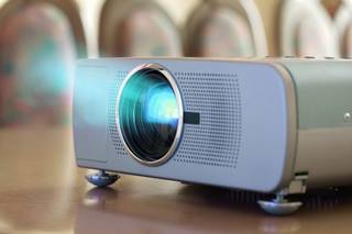Para quem busca fidelidade no cinema em casa, projetores de alto nível podem passar dos R$ 4 mil (Foto: Reprodução)