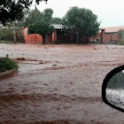 Transtornos para moradores, alagamentos danificaram até Kombi durante chuva