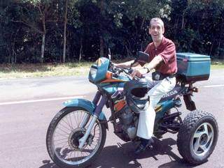 João da Moto em seu triciclo motorizado (Foto: Arquivo Pessoal)