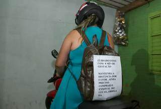 Agora é assim que ela percorre às ruas de Campo Grande, e já se sente mais segura (Foto: Paulo Francis)
